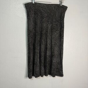 Talbot’s Black and White Patterned Skirt with elasticized waistband. Sz M.